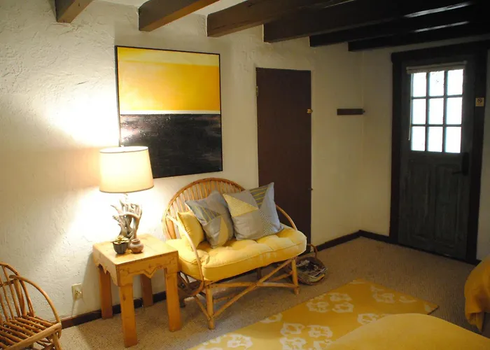 Old Taos Guesthouse B&B