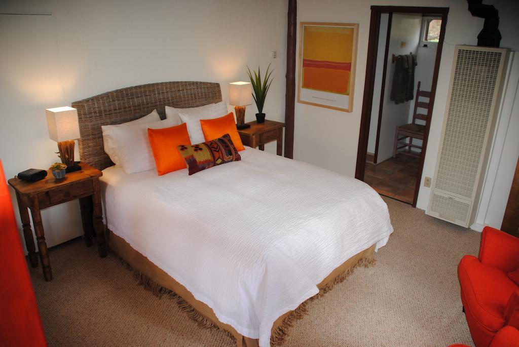 Old Taos Guesthouse B&B Bed & Breakfast
