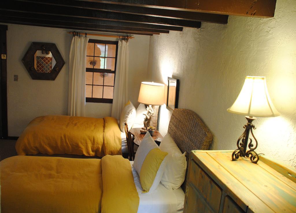 Old Taos Guesthouse B&B Bed & Breakfast